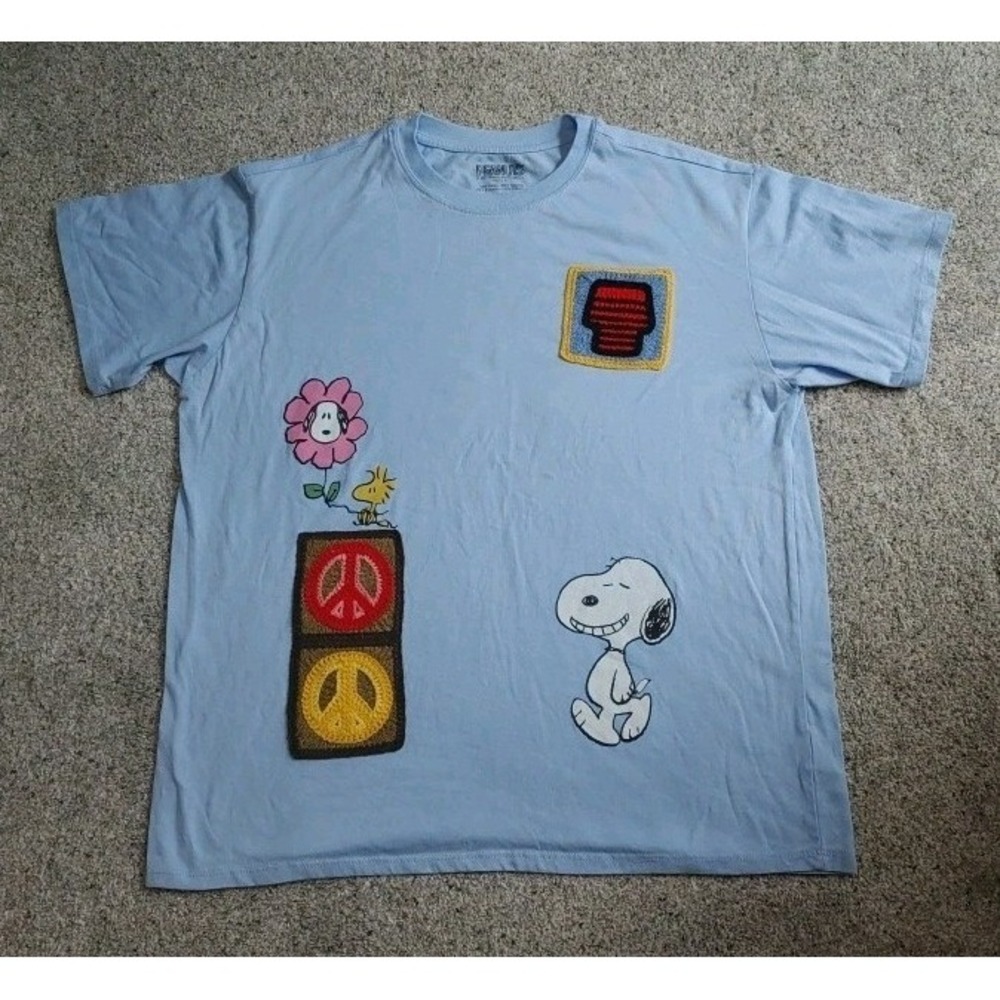 Peanuts Snoopy Juniors Crochet Patch T-Shirt Woodstock Keep on smiling XL